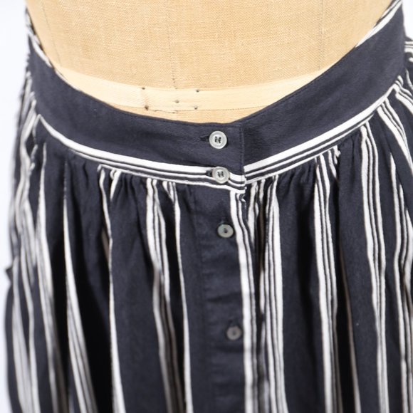 Black and white striped flowy button-up skirt - Picture 5 of 6